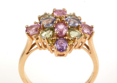 Lot 100 - Coloured sapphire ring