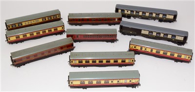 Lot 132 - Hornby Dublo locomotives and tenders; sundry accessories.