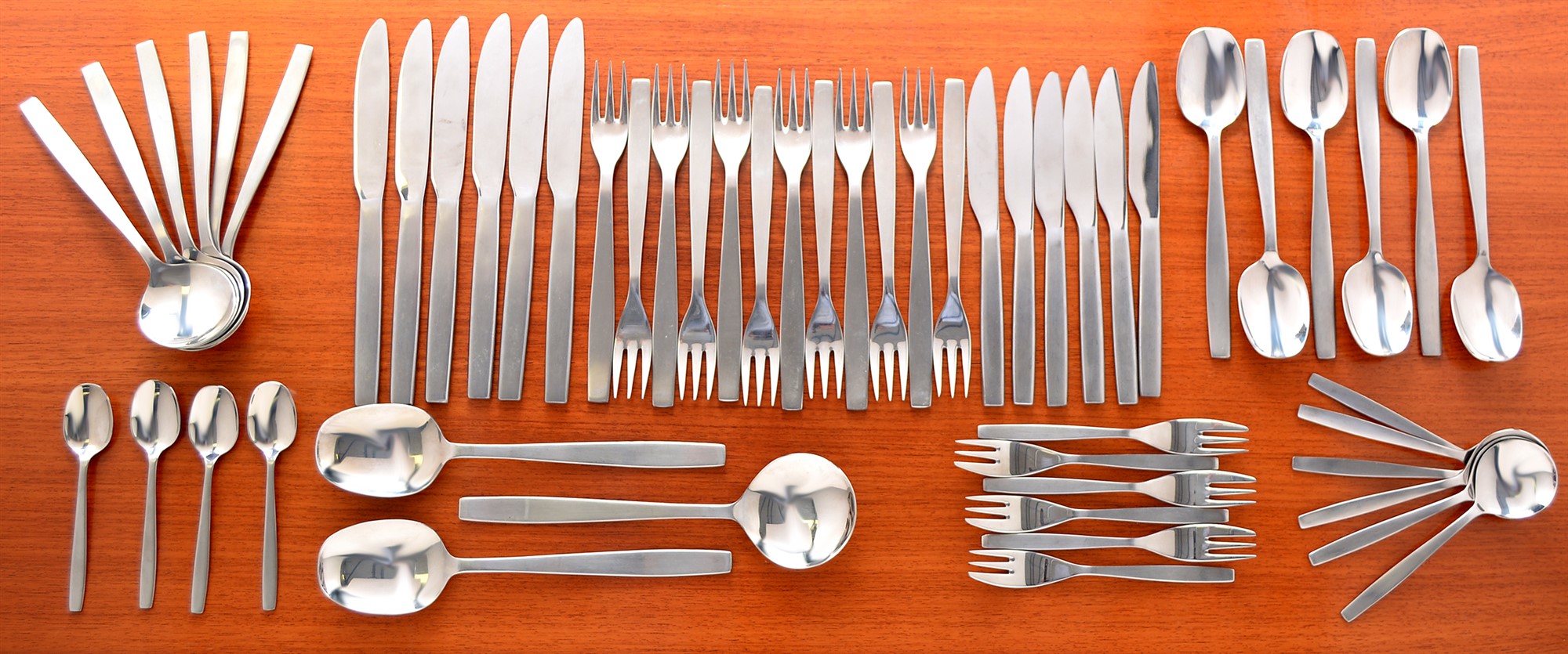 Lot 1552 Viners stainless steel canteen of cutlery.