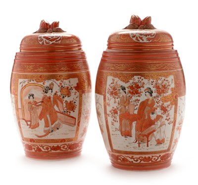 Lot 498 - A pair of Kutani ware jars and covers