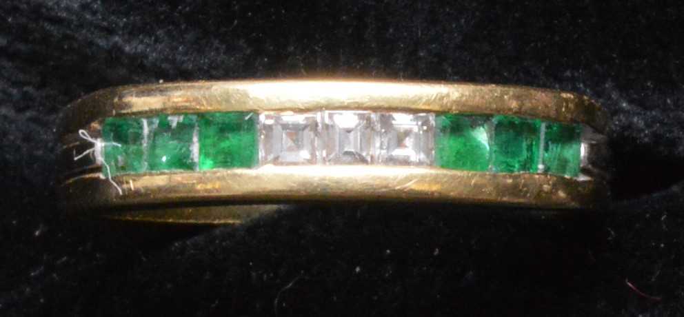 Lot 67 - Emerald and diamond ring
