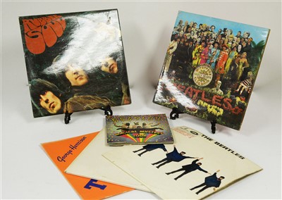 Lot 289 - Beatles LPs