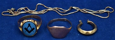 Lot 73 - 9ct and yellow metal jewellery
