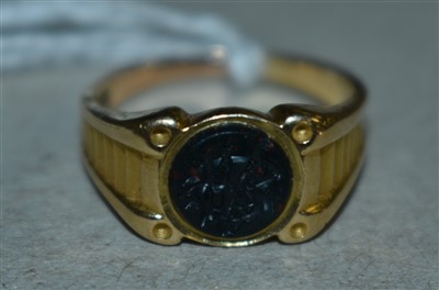 Lot 87 - Agate signet ring