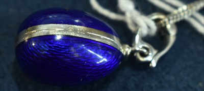 Lot 152 - Faberge egg pendant