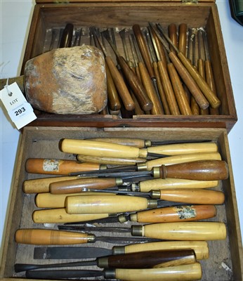 Lot 293 - Woodworking chisels