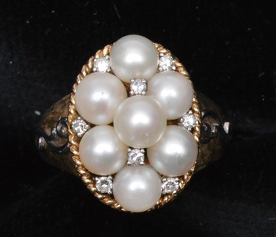 Lot 91 - Pearl and diamond ring