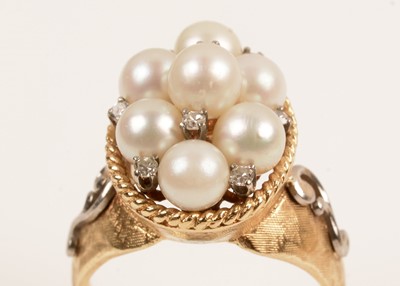 Lot 148 - Pearl and diamond ring