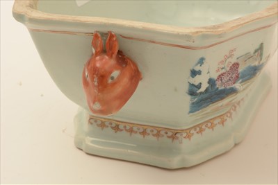 Lot 462 - Chinese export Famille Rose tureen, Qianlong