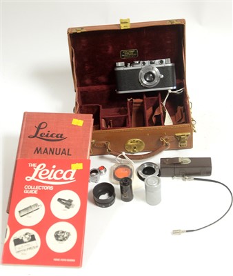 Lot 1426 - A Leica II rangefinder camera.
