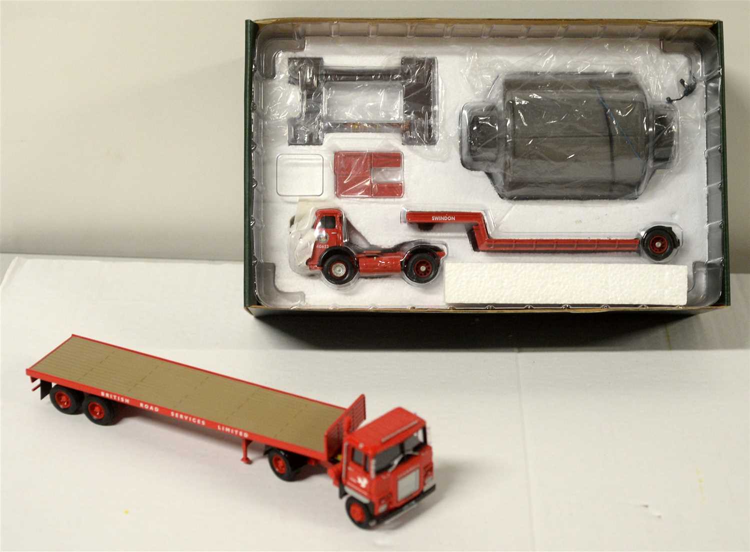 Lot 1270 - Limited edition die-cast model vehicle.