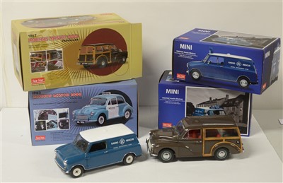 Lot 1321 - Die-cast model Mini and Morris Minor cars by Sun Star.