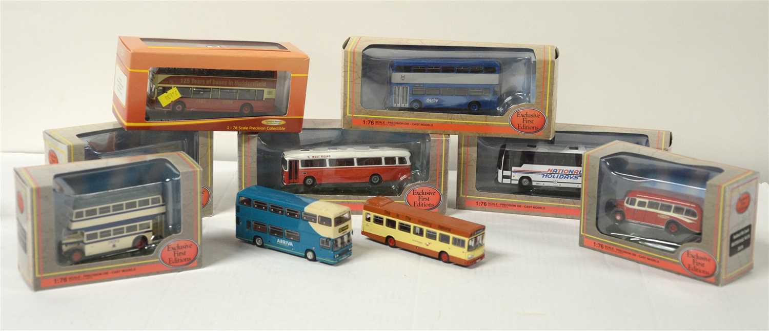Lot 1327 - Die-cast model buses.