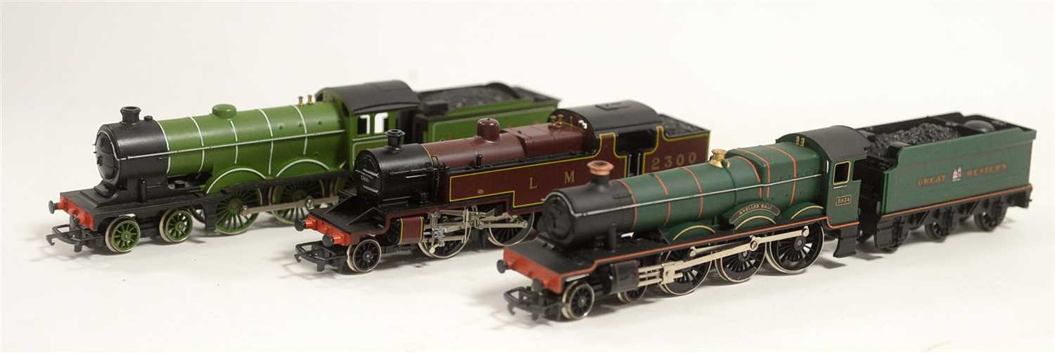 Lot 1382 - Hornby trains