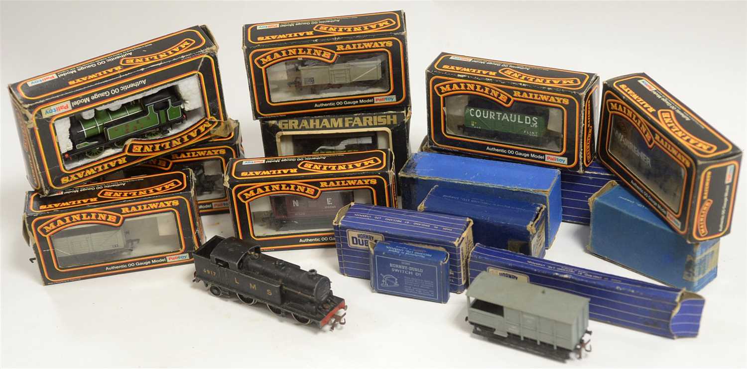 Lot 1395 - Hornby-Dublo tank locomotive; and sundry rolling stock and accessories.