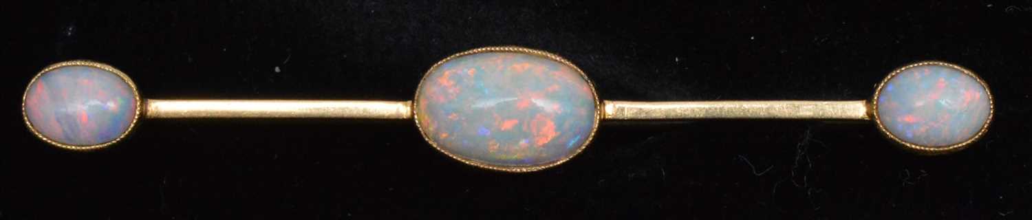 Lot 97 - Opal brooch