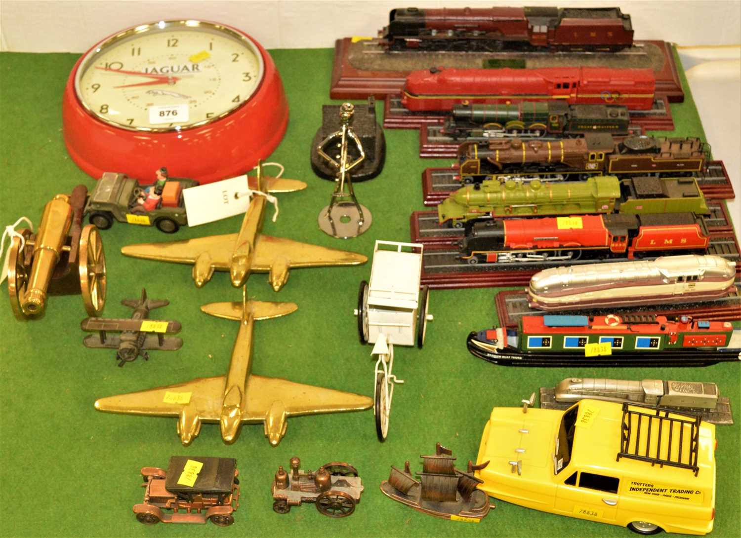 Lot 876 - Mixed toys and models