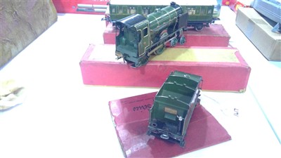 Lot 1417 - 0-gauge locomotive and tender; and two corridor coaches.