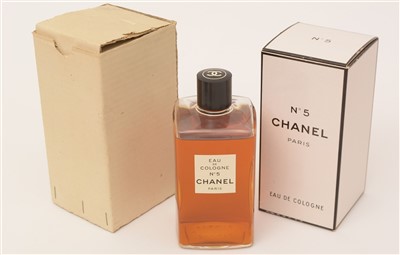 Lot 1461 - A 16oz. (Grand Modele) vintage bottle of Chanel No 5 eau de cologne splash.