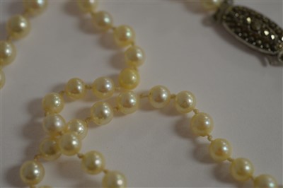 Lot 33 - Cultured pearl necklace