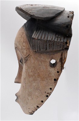 Lot 1543 - Fang mask