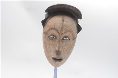Lot 1543 - Fang mask