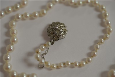Lot 20 - Cultured pearl necklace