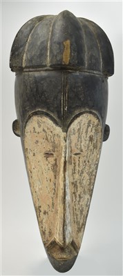 Lot 1546 - Fang mask