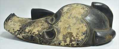 Lot 1547 - Fang mask