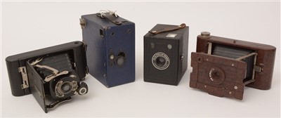 Lot 1439 - Cameras and photographic sundries.