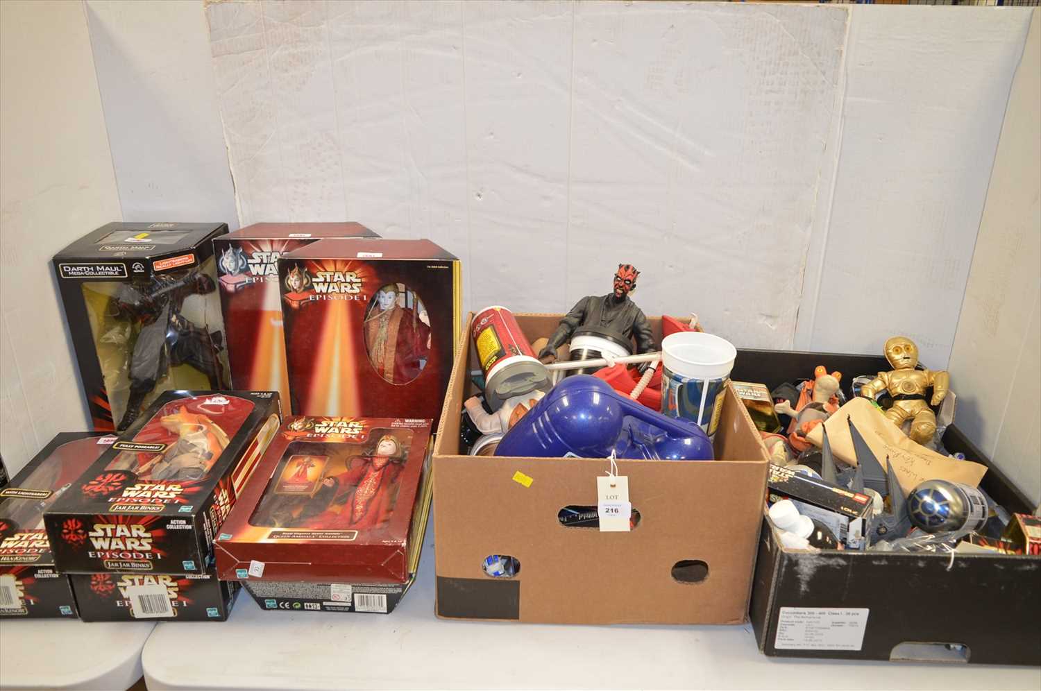 Lot 1233 - Sundry Star Wars novelties and collectables.