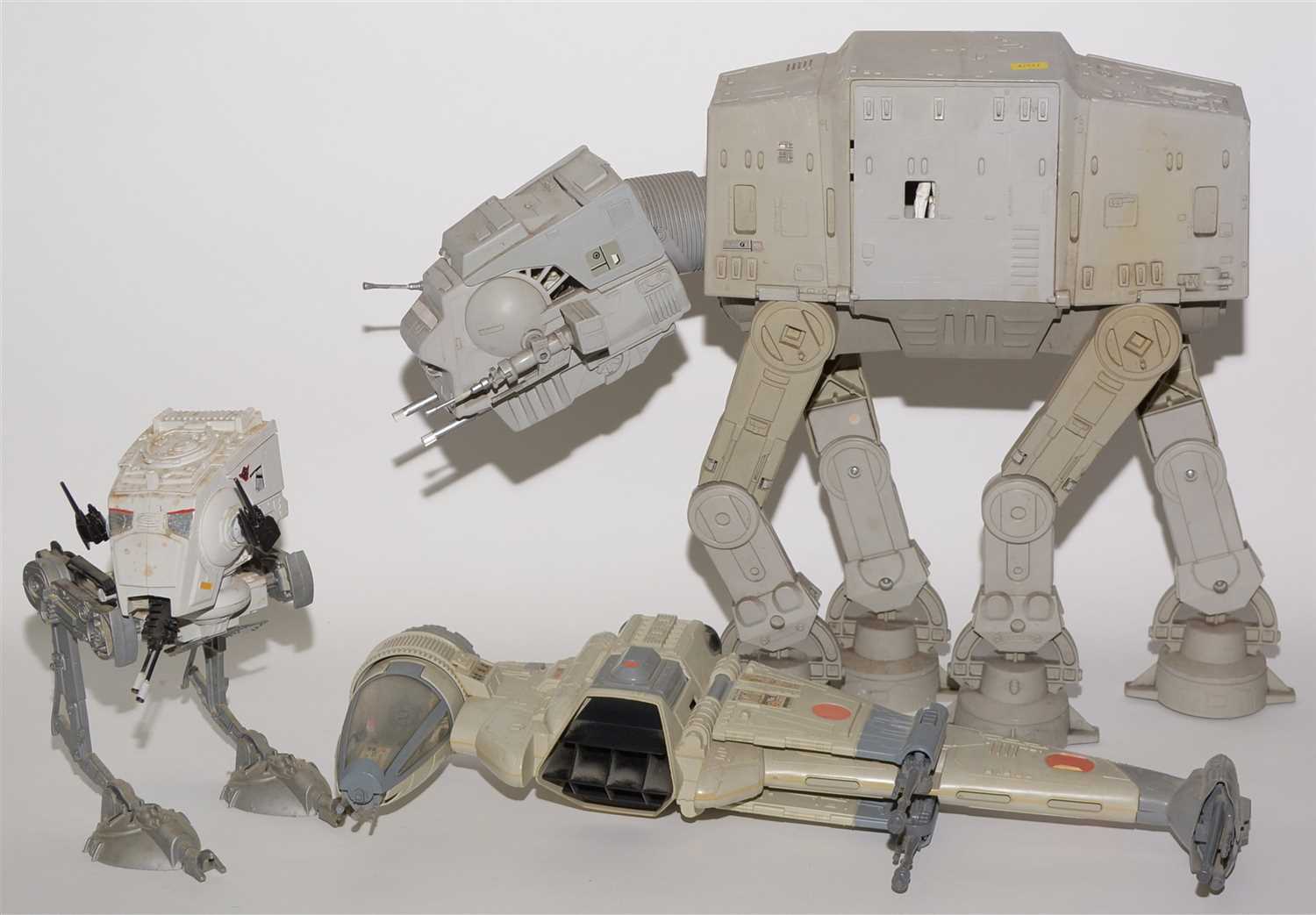 Lot 1234 - Star Wars walkers and other items.
