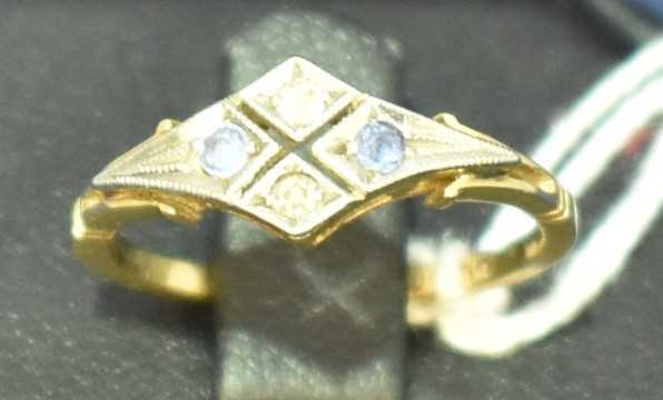 Lot 634 - Sapphire and diamond ring