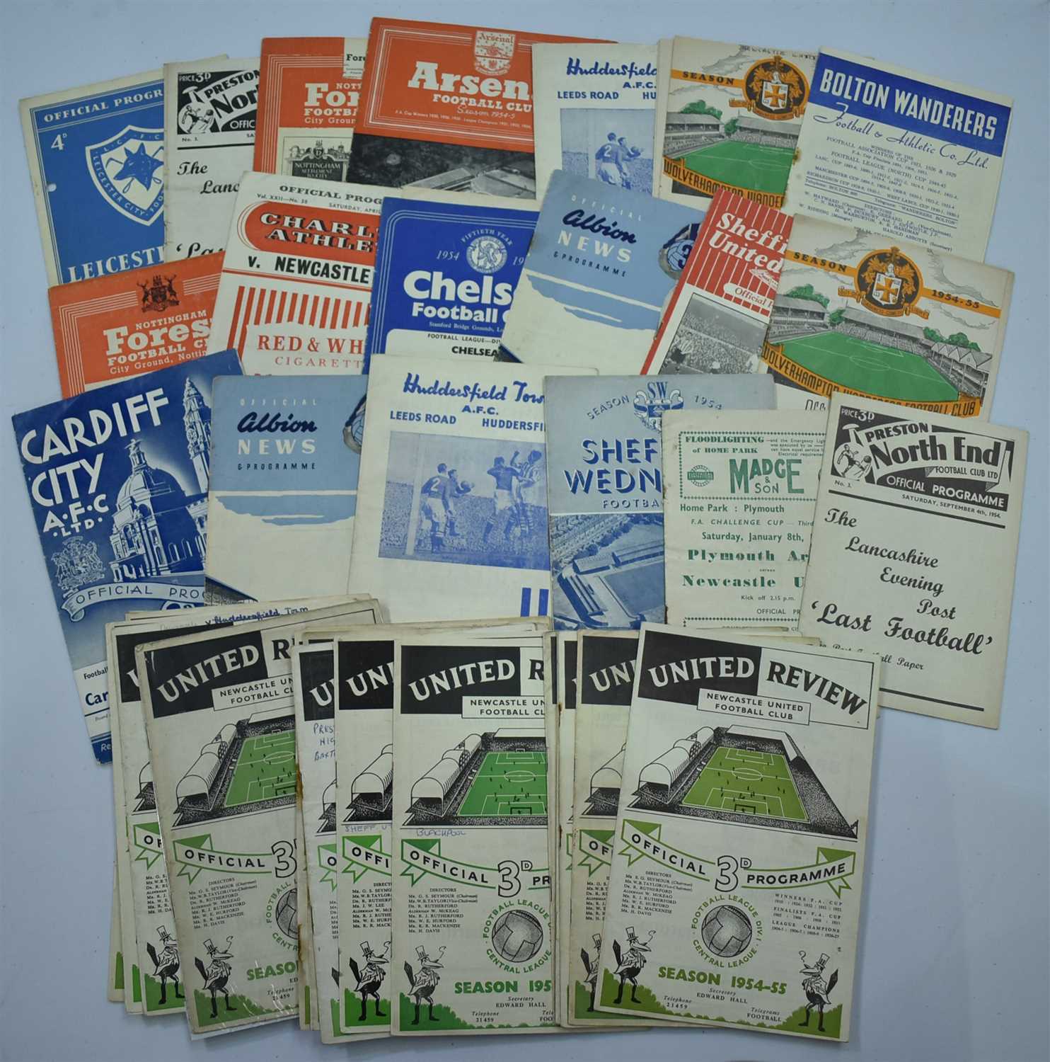 Lot 1517 - Newcastle United football programmes