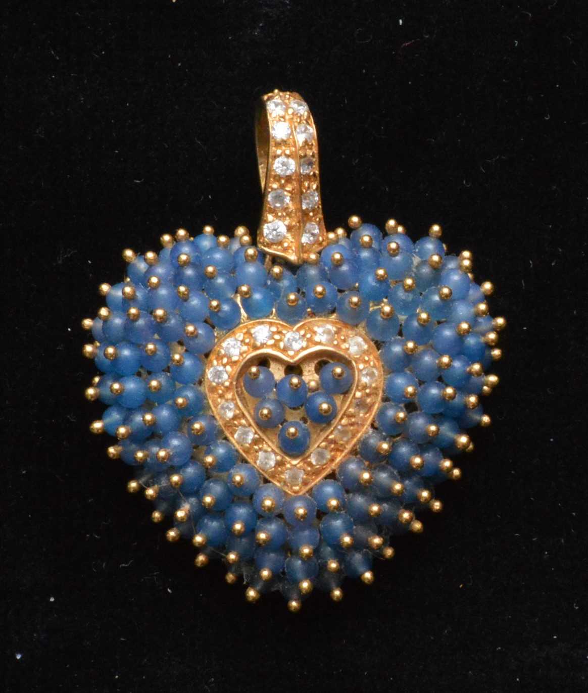 Lot 74 - A sapphire and white sapphire pendant