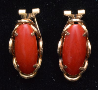 Lot 132 - Coral earrings