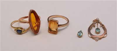 Lot 571 - Three rings and a pendant