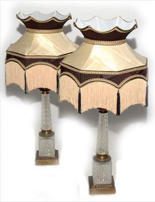 Lot 1022 - A pair of table lamps