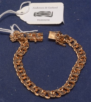 Lot 560 - Gold bracelet