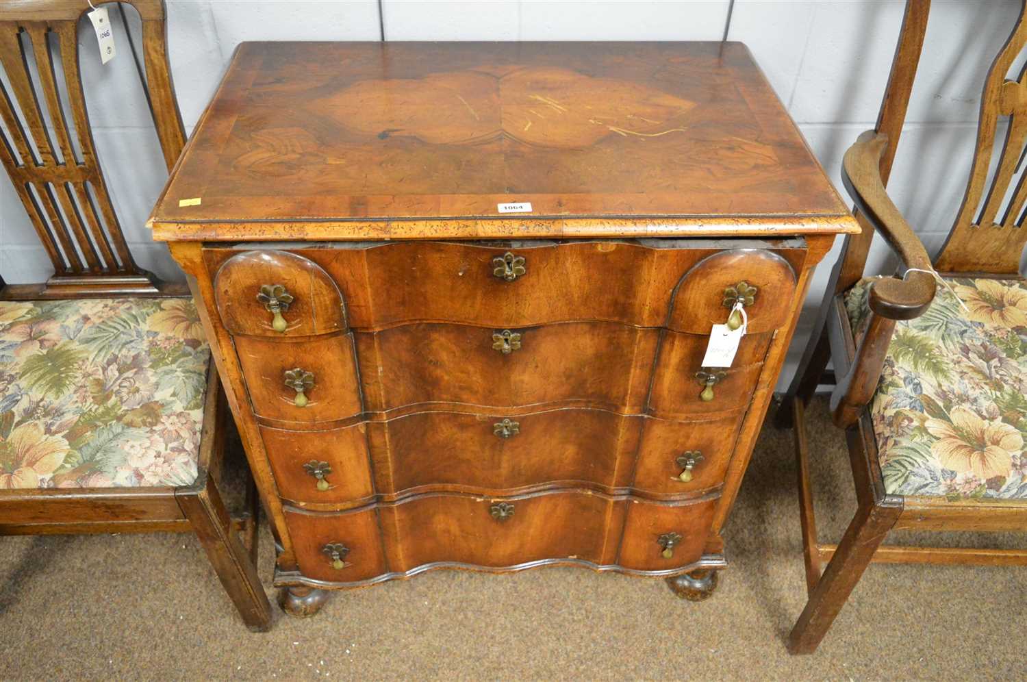 Lot 1064 - Chest of drawers