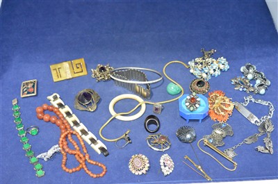 Lot 55 - Costume jewellery