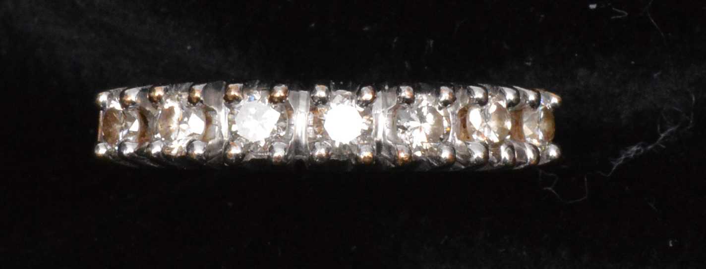 Lot 206 - Diamond ring