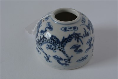Lot 475 - Chinese blue and white water pot