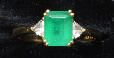 Lot 63 - Emerald and diamond ring