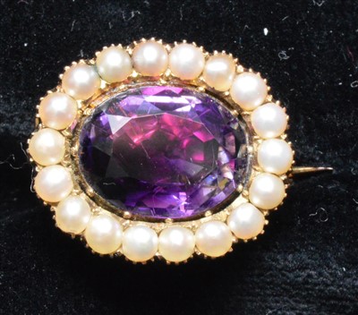Lot 109 - Amethyst and pearl brooch
