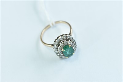 Lot 65 - Emerald and diamond cluster ring