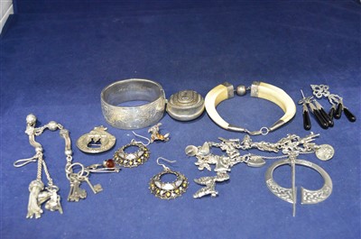 Lot 27 - Silver jewellery