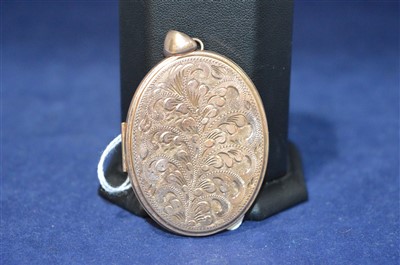 Lot 43 - Gold locket pendant