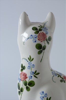 Lot 576 - Griselda Hill Wemyss ware cat