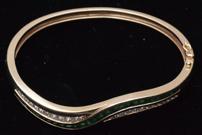 Lot 127 - Emerald and diamond bangle